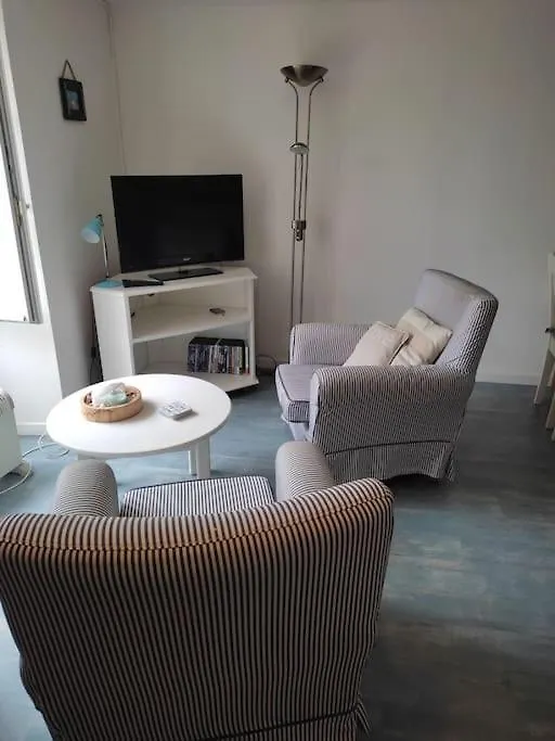 Petite Maison Cosy Avec Jardin, Bbq, Campagne Limerzel 0*,  Francia